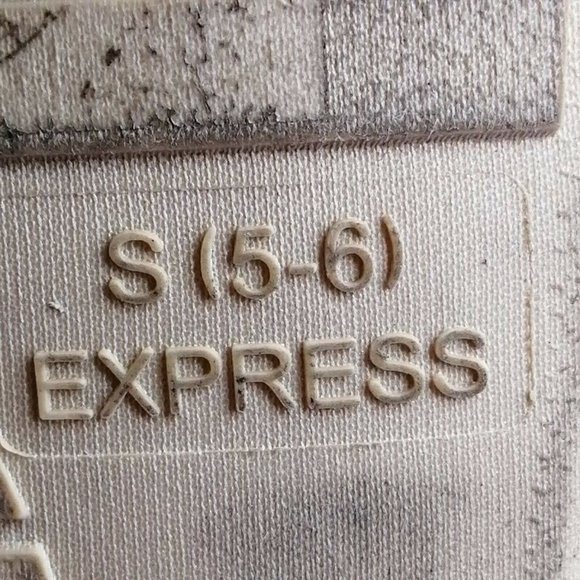 Express Womens Slip On Scuff Slippers Beige Knit Faux Fur Pom Pom S 5-6‎ - Picture 9 of 9